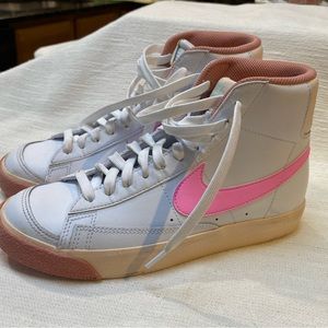 Like new: Nike blazers pink/cream/tan size 5